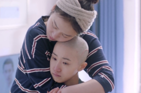 《你是我的城池营垒》正在热播，演员曹苏苏为角色剃了光头