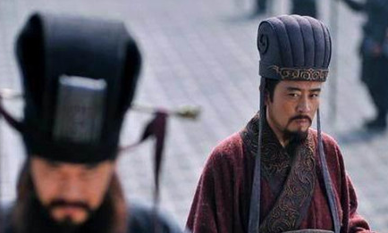曹操说“天下英雄，唯使君与操尔”，刘备后期为何不如曹操？