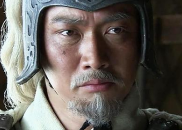 刘备称王称帝两次大封百官，都没有赏封赵云的理由是什么？