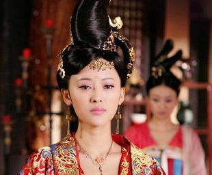 李裹儿虽然被父母宠坏，但是她的一生并没有那么幸运