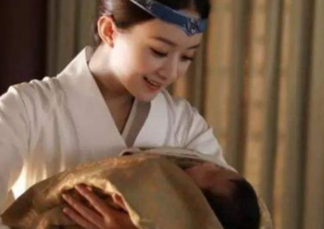 在古代女人临产时，接生婆一直催着烧热水，有什么讲究