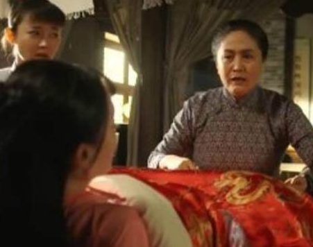 古代女人在生孩子的时候 产婆为什么不停的要热水