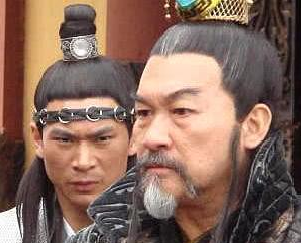 王世充打败李密成功跻身为隋末三大势力的，是如何做到的？