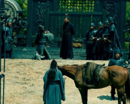 关羽失荆州后如果逃回成都的话 刘备和诸葛亮又会怎么处理他