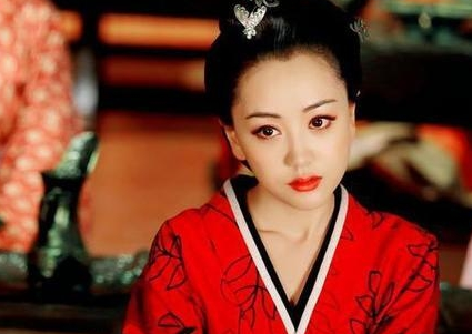 宠妃让皇帝给她做奴才，萧宝卷为何这么听话？