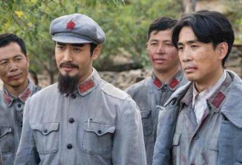 《光荣与梦想》黄晓明饰演的是谁？首次挑战青年周总理