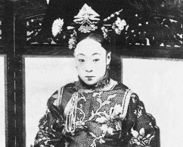 瑾妃对溥仪的生母做了什么？她与溥仪的关系如何？