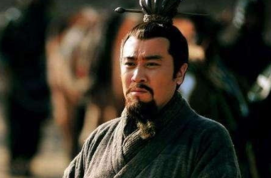 演义中的刘备为什么经常哭呢？起到了哪些作用？