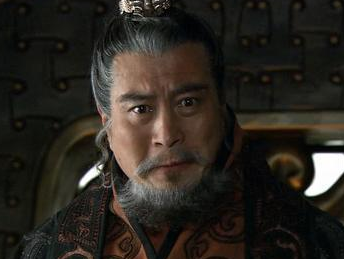 与刘备之间明明有冲突，袁绍为何还要接纳他？