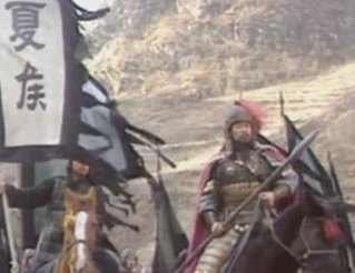 面对华雄连斩数将的情况，夏侯惇典韦许褚没有处斩的原因是什么？