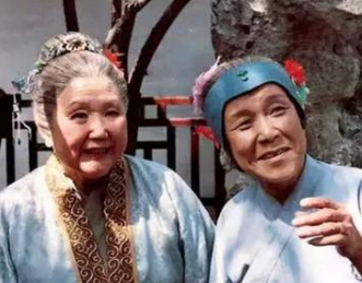 红楼梦中贾母的和善都是装出来的？为何这么说