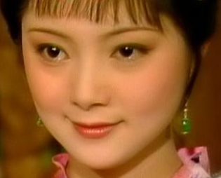 红楼梦中撵走薛宝钗，贾探春这么做的目的是什么