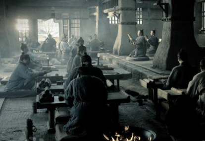 在没有出现床以前 古人睡觉都是睡在哪里的