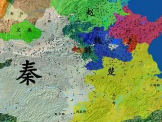 长平之战中一开始指挥秦军作战的将领的人是谁？