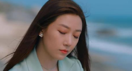《女心理师》原著的贺顿一样，剧版的汤莉莉也如出一辙