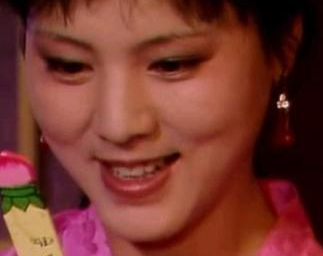 红楼梦中贾宝玉生日夜宴时，袭人将芳官灌醉是为何？
