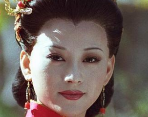 红楼梦中秦可卿生病后一天换四五次衣服，是为什么？