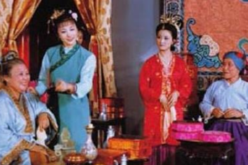 红楼梦中王熙凤为何会喜欢刘姥姥？原因是什么？
