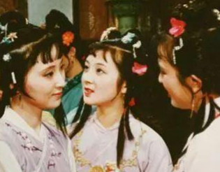 红楼梦中贾母对薛宝钗是什么态度？从哪里可以看出来？