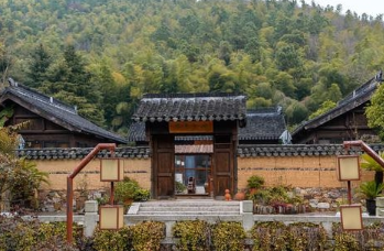 乾隆六下江南，为什么有四次住在同一个人家里？