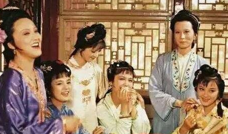 红楼梦第25回讲了什么事？这回该怎样赏析呢？