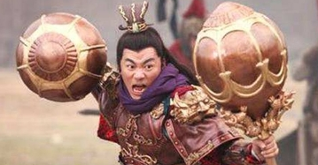 古代武将用的兵器，现代人都拿不动吗？