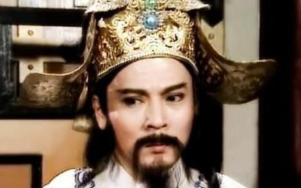 在戏曲演义中，赵匡胤第四子赵德芳被虚构为什么形象？