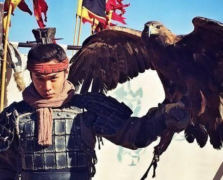 汉武帝赏赐霍去病几十车食物 霍去病为什么丢掉都不给士兵吃