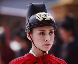 武则天是上官婉儿的灭族仇人，为什么她还心甘情愿侍奉着武则天？