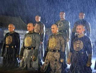 九子夺嫡是谁主导的？康熙帝在这场争斗中起了什么作用？