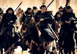 古代战场上武将与普通士兵杀敌，伤亡率为何比士兵少？