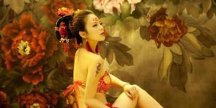 古代青楼女子接客前 都要跪下叩拜一人