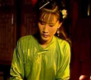 笨手笨脚的麝月是如何当上大丫头的？她的结果如何
