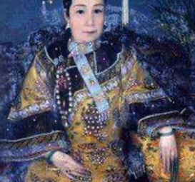 清代嫔妃手指上为何要戴指甲套？有何作用