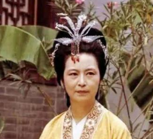 贾政是如何知道袭人给了宝玉的？他的表现如何？