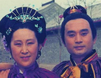 被溺爱的薛蟠和贾宝玉都有哪些恶习？他们又有哪些习惯