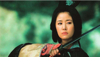 刘玉娘在成为六宫之首后，她对钱财有怎样的痴迷程度？