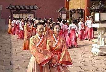 历史上宫女是如何经历层层选拔的？她们的日常生活又是如何？