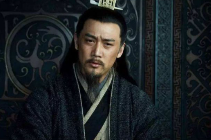 刘备是三国中最弱小的，为何诸葛亮却始终跟随他呢？