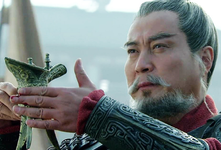 袁绍当初手握一把好牌 袁绍是怎么将好牌打得稀烂的