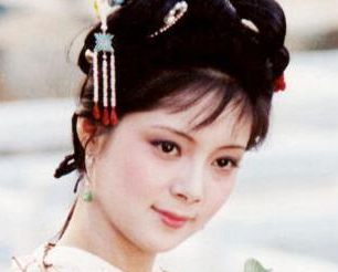 红楼梦中相比于其他人，贾琏对林黛玉的态度如何？
