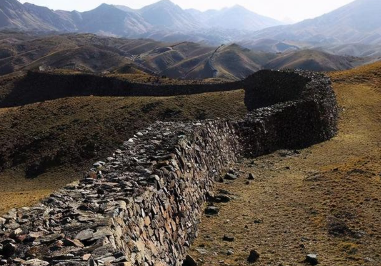 秦始皇为什么没有一举消灭匈奴，而选择修筑长城？