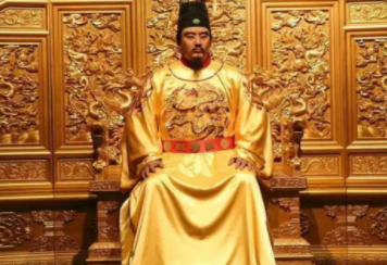 朱元璋有哪些经历？为何经常打压官员呢？