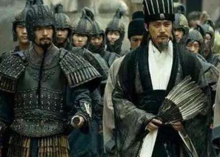 诸葛亮打仗为什么总坐着轮椅 这里边有什么隐情吗