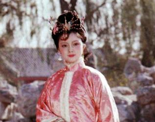 红楼梦中薛宝钗的人缘是真的很好吗？为何那么不真实