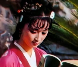红楼梦中香菱在贾府时的地位如何?众人是如何对待她的？