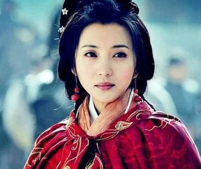 王允把貂蝉送给董卓之前 王允有没有霸占过貂蝉