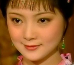 红楼梦中发现邢岫烟当棉衣换钱花后，薛宝钗做了什么？