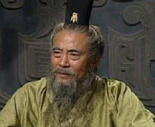 三番五次要把徐州让给刘备，陶谦这么做的目的是什么？