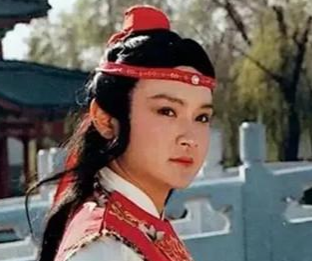 红楼梦中李嬷嬷为何骂袭人狐媚子？是因为什么？